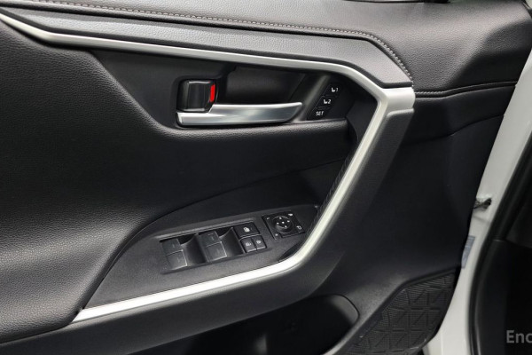 2024 Toyota RAV4 с пробегом 25 726 км