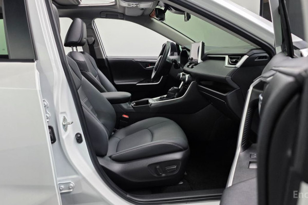 2024 Toyota RAV4 с пробегом 25 726 км