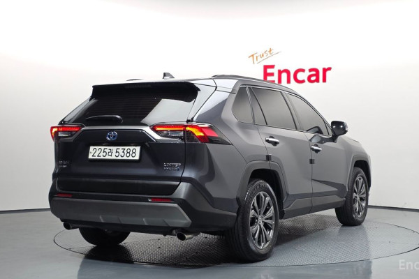 2024 Toyota RAV4 с пробегом 15 203 км