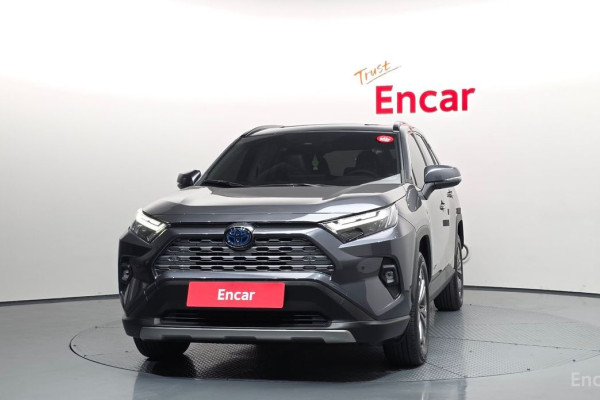 2024 Toyota RAV4 с пробегом 15 203 км