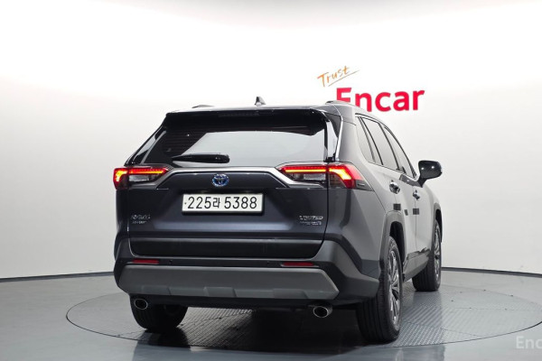 2024 Toyota RAV4 с пробегом 15 203 км