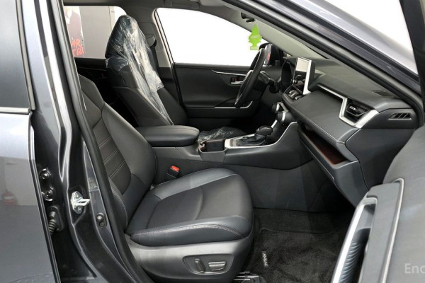 2024 Toyota RAV4 с пробегом 15 203 км