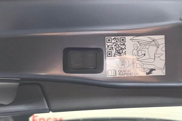 2024 Toyota RAV4 с пробегом 15 203 км