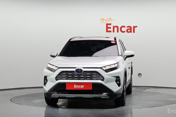 2024 Toyota RAV4 с пробегом 17 431 км