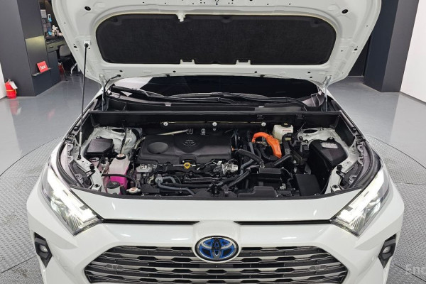 2024 Toyota RAV4 с пробегом 17 431 км