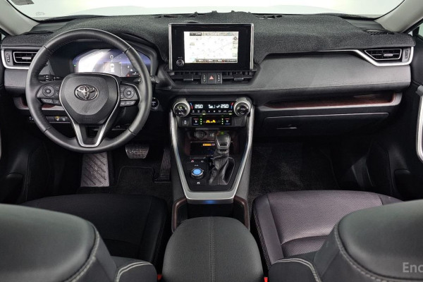 2024 Toyota RAV4 с пробегом 17 431 км