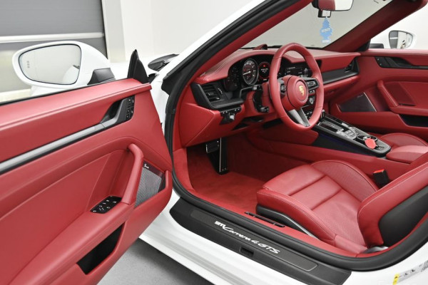 2024 Porsche 911 с пробегом 17 250 км