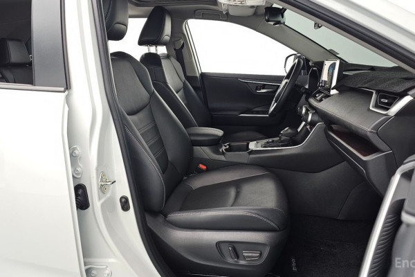 2024 Toyota RAV4 с пробегом 17 431 км