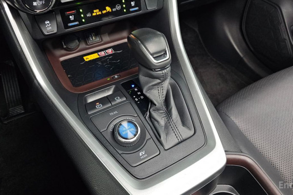 2024 Toyota RAV4 с пробегом 17 431 км