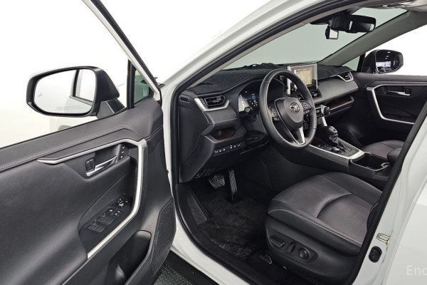 2024 Toyota RAV4 с пробегом 17 431 км