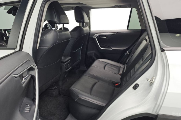 2024 Toyota RAV4 с пробегом 17 431 км