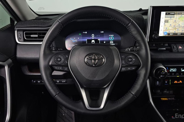 2024 Toyota RAV4 с пробегом 17 431 км