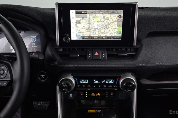 2024 Toyota RAV4 с пробегом 17 431 км