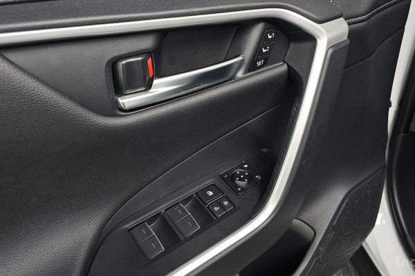 2024 Toyota RAV4 с пробегом 17 431 км