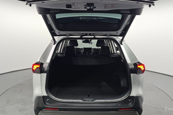 2024 Toyota RAV4 с пробегом 17 431 км