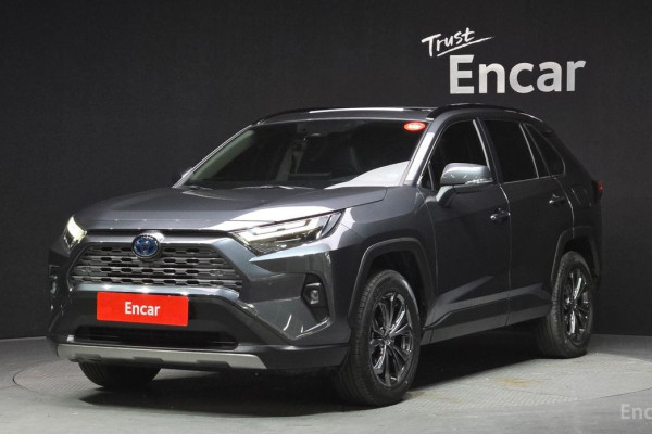 2023 Toyota RAV4 с пробегом 32 231 км