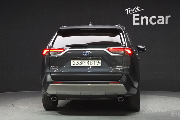 2023 Toyota RAV4 с пробегом 32 231 км