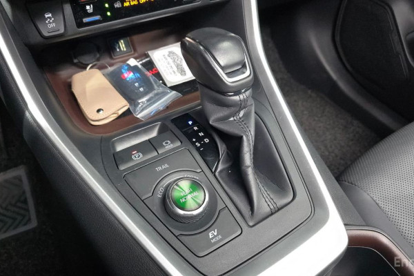 2023 Toyota RAV4 с пробегом 32 231 км