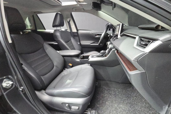 2023 Toyota RAV4 с пробегом 32 231 км