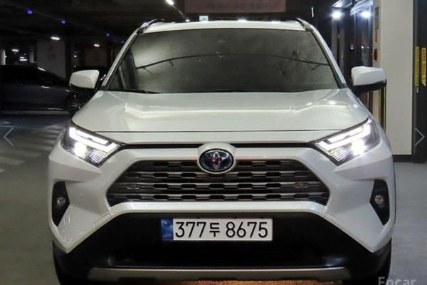 2024 Toyota RAV4 с пробегом 11 431 км