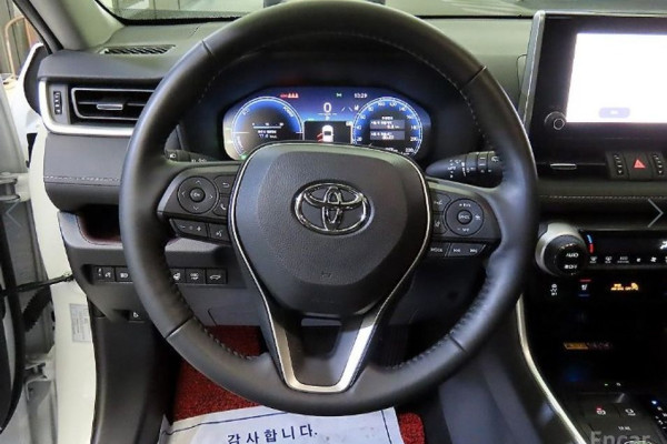 2024 Toyota RAV4 с пробегом 11 431 км