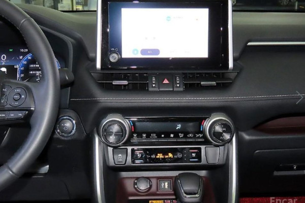 2024 Toyota RAV4 с пробегом 11 431 км