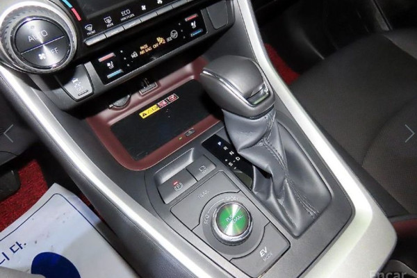 2024 Toyota RAV4 с пробегом 11 431 км