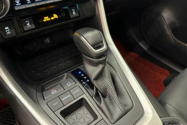 2023 Toyota RAV4 с пробегом 27 187 км