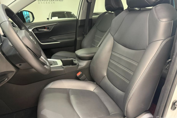 2023 Toyota RAV4 с пробегом 27 187 км