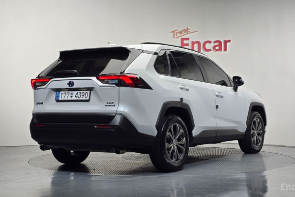 2024 Toyota RAV4 с пробегом 49 601 км