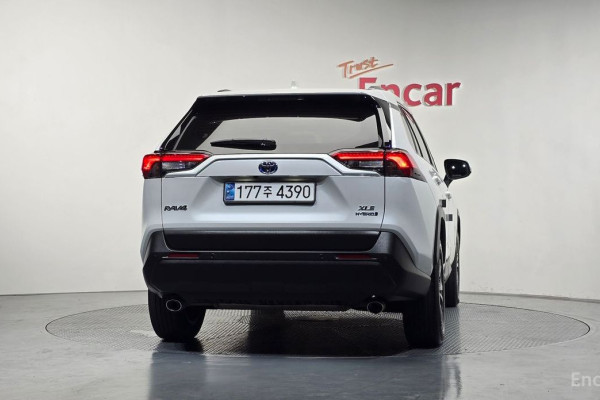 2024 Toyota RAV4 с пробегом 49 601 км