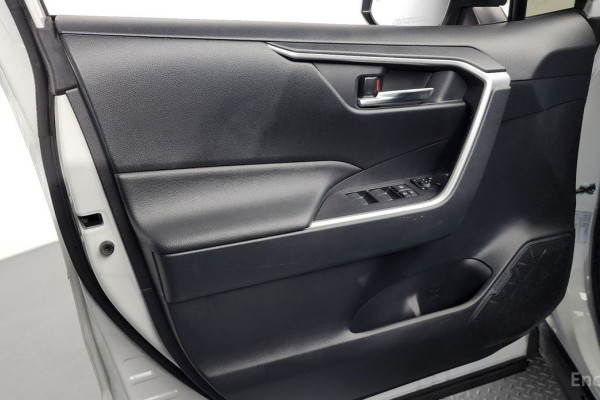 2024 Toyota RAV4 с пробегом 49 601 км