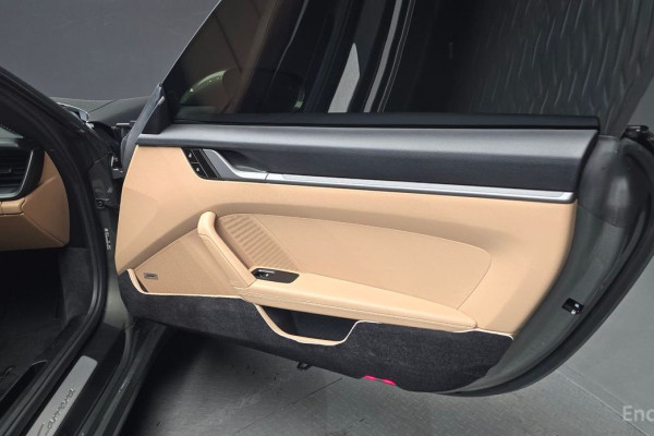 2021 Porsche 911 с пробегом 14 017 км