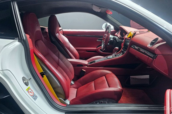 2021 Porsche Cayman с пробегом 40 491 км