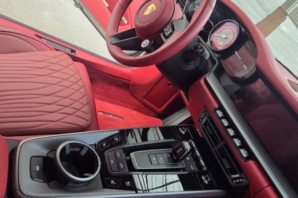 2024 Porsche 911 с пробегом 2 500 км