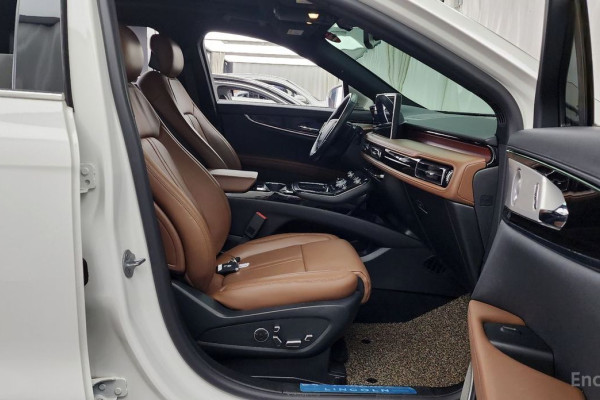 2022 Lincoln Nautilus с пробегом 21 000 км