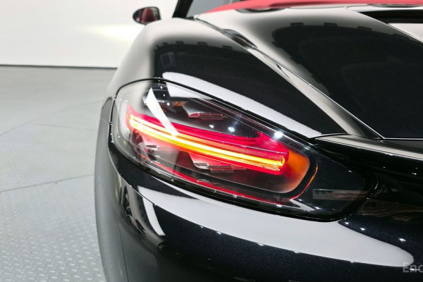 2022 Porsche Boxster с пробегом 13 711 км