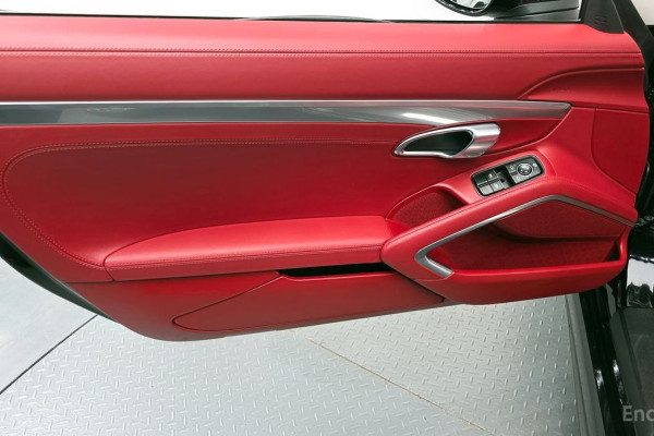 2022 Porsche Boxster с пробегом 13 711 км