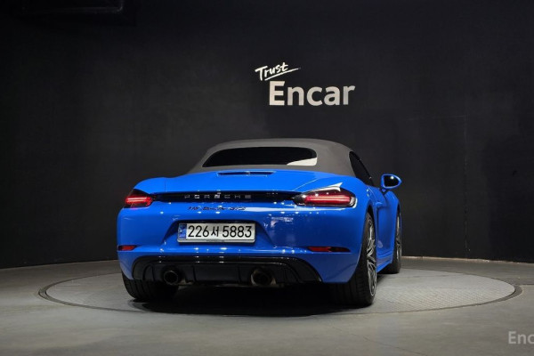 2023 Porsche Boxster с пробегом 9 050 км