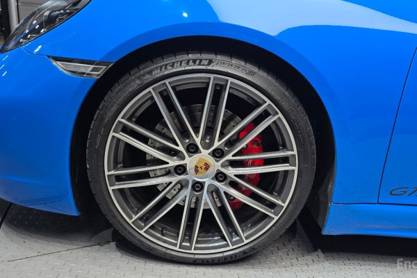 2023 Porsche Boxster с пробегом 9 050 км