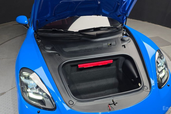 2023 Porsche Boxster с пробегом 9 050 км