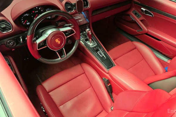 2023 Porsche Boxster с пробегом 9 050 км