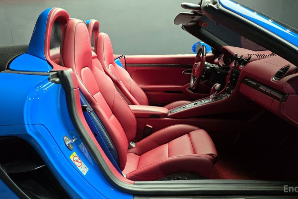 2023 Porsche Boxster с пробегом 9 050 км