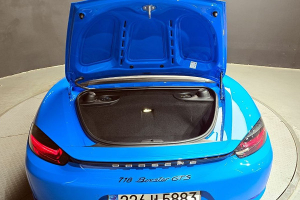 2023 Porsche Boxster с пробегом 9 050 км