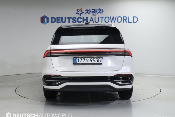 2023 Lincoln Nautilus с пробегом 18 600 км