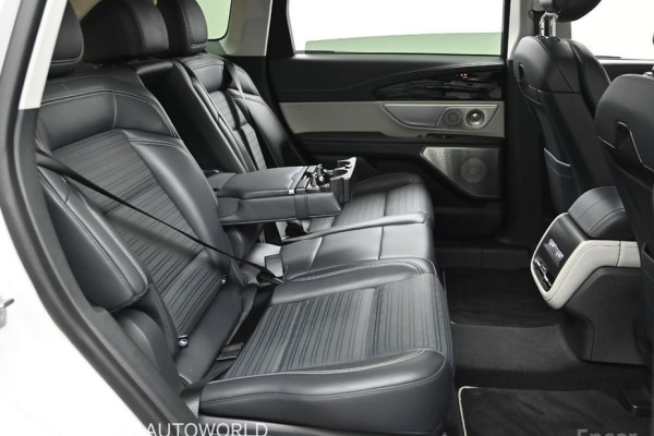 2023 Lincoln Nautilus с пробегом 18 600 км