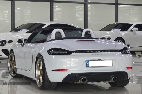 2022 Porsche Boxster с пробегом 2 100 км