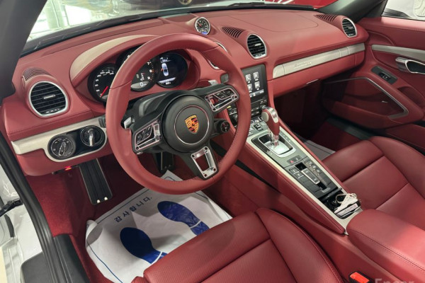 2022 Porsche Boxster с пробегом 2 100 км