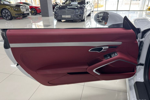 2022 Porsche Boxster с пробегом 2 100 км