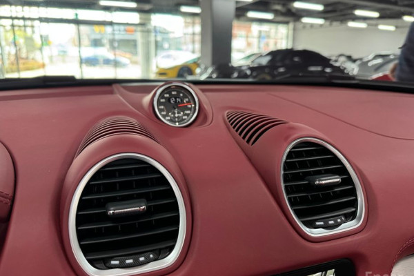 2022 Porsche Boxster с пробегом 2 100 км